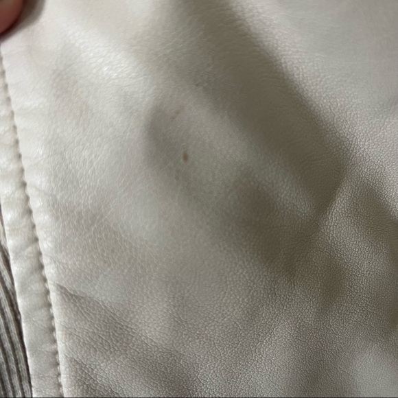 Levi’s White Faux Leather Jacket - Picture 6 of 8